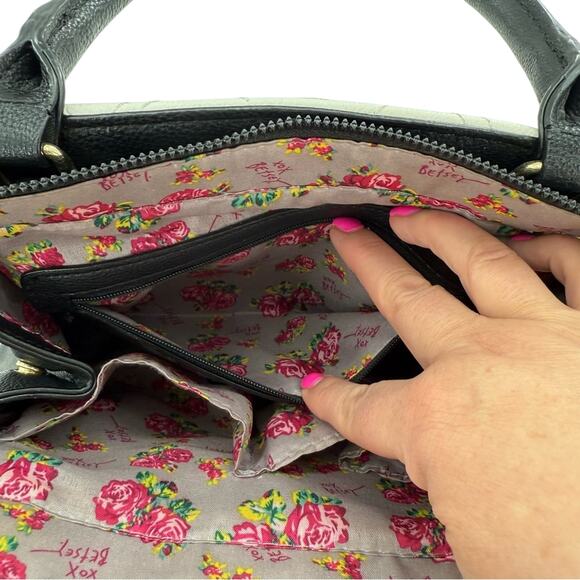 Betsey Johnson Faux Leather Quilted Big Bow Gold Hardware Purse Removable Strap - Picture 9 of 15